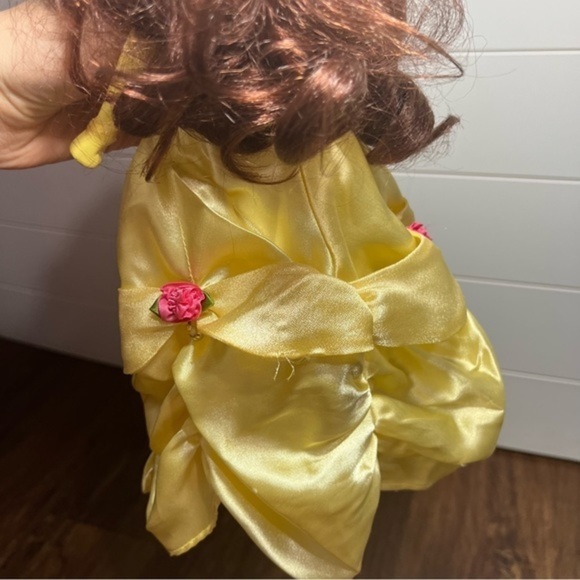 Porcelain Beauty and the Beast Belle doll - Picture 3 of 10